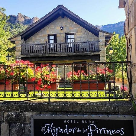 Hotel Rural El Mirador De Los Pirineos 산타크루즈드라세로스 외부 사진