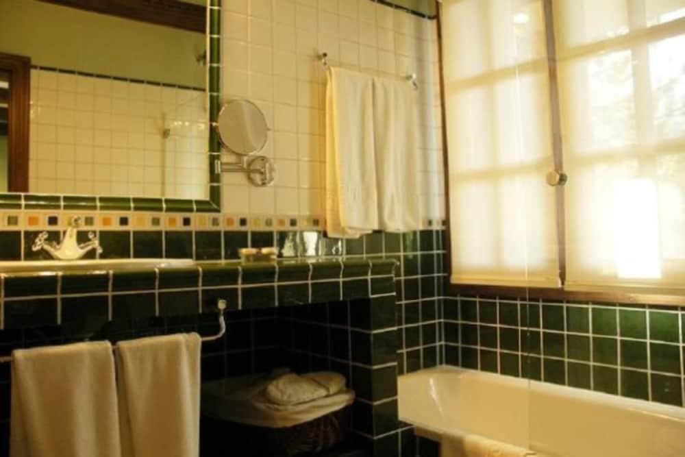 Hotel Rural El Mirador De Los Pirineos 산타크루즈드라세로스 외부 사진