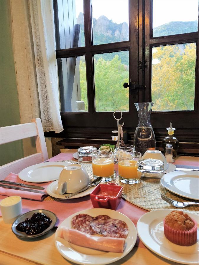 Hotel Rural El Mirador De Los Pirineos 산타크루즈드라세로스 외부 사진