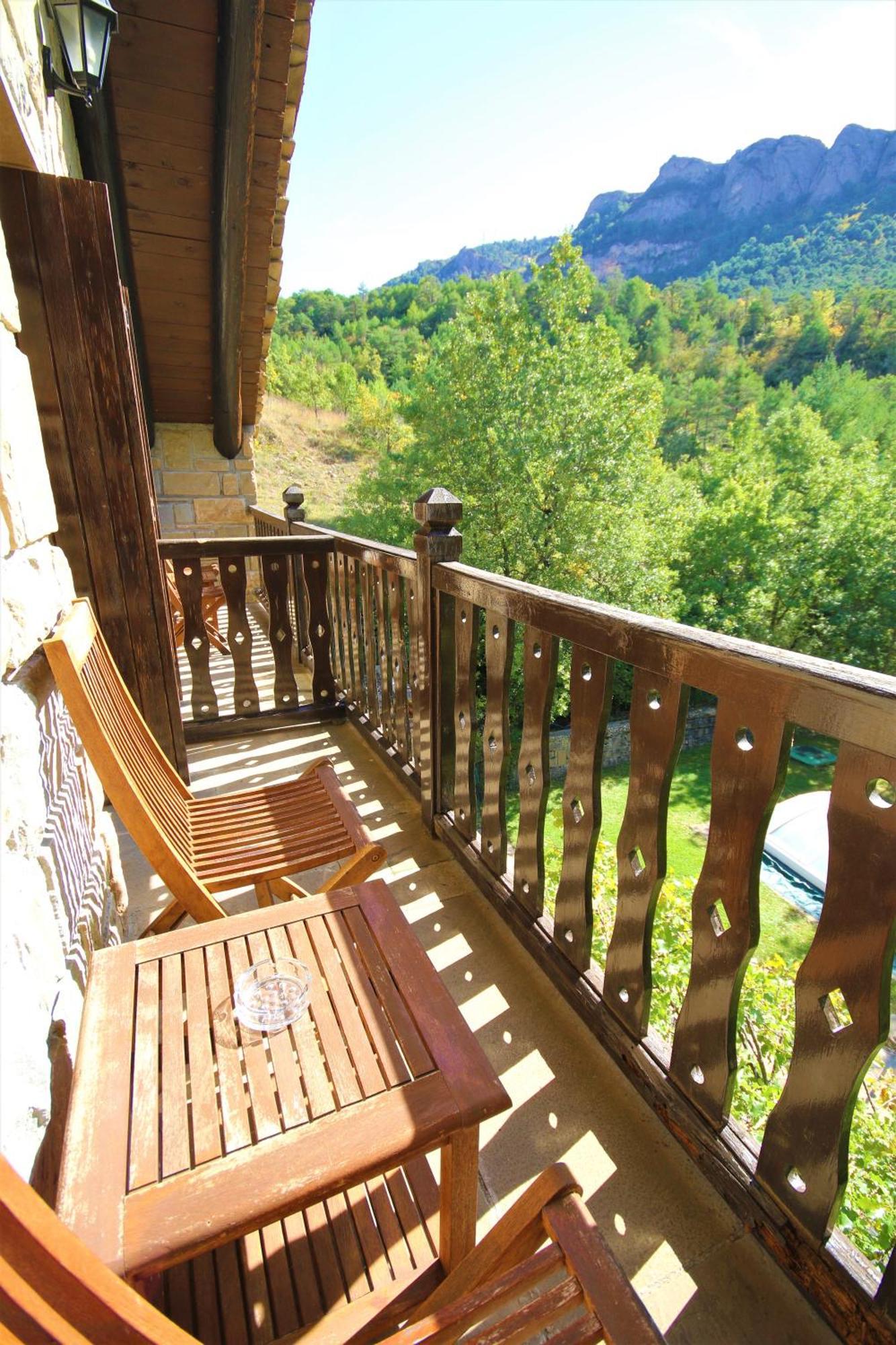 Hotel Rural El Mirador De Los Pirineos 산타크루즈드라세로스 외부 사진