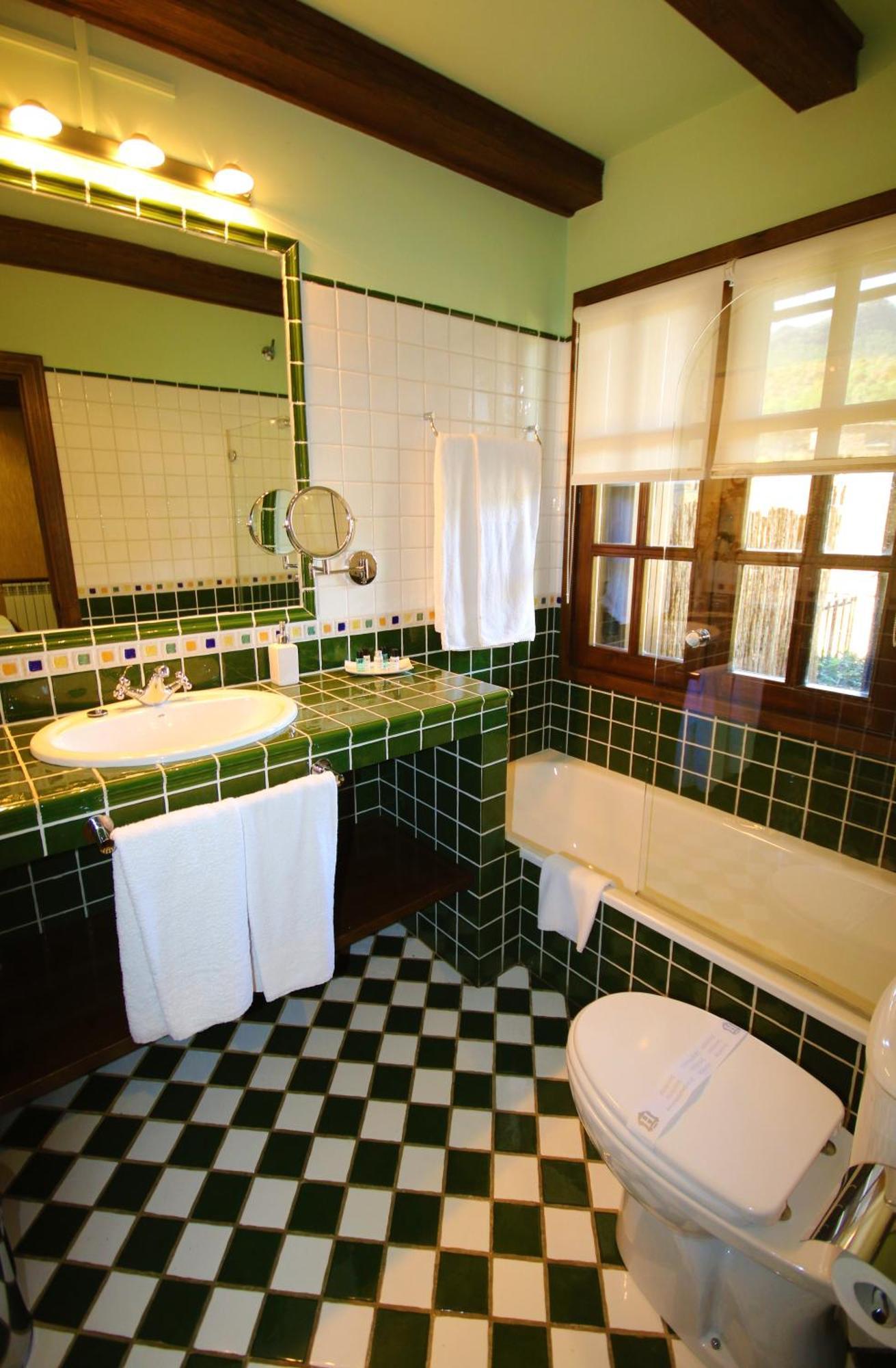 Hotel Rural El Mirador De Los Pirineos 산타크루즈드라세로스 외부 사진