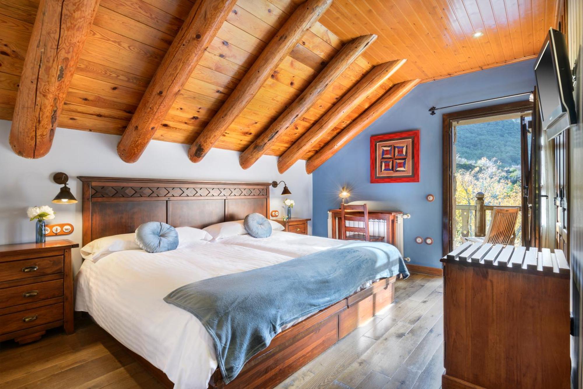 Hotel Rural El Mirador De Los Pirineos 산타크루즈드라세로스 외부 사진