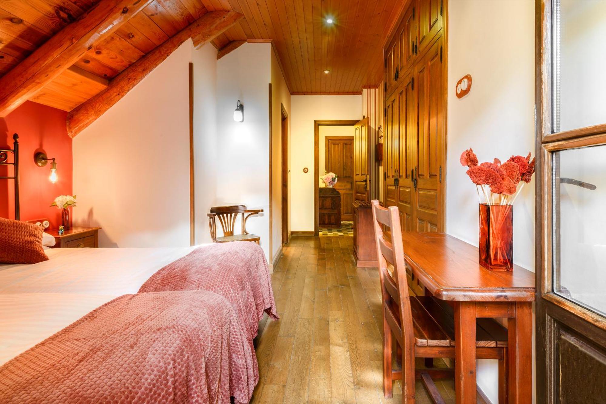 Hotel Rural El Mirador De Los Pirineos 산타크루즈드라세로스 외부 사진