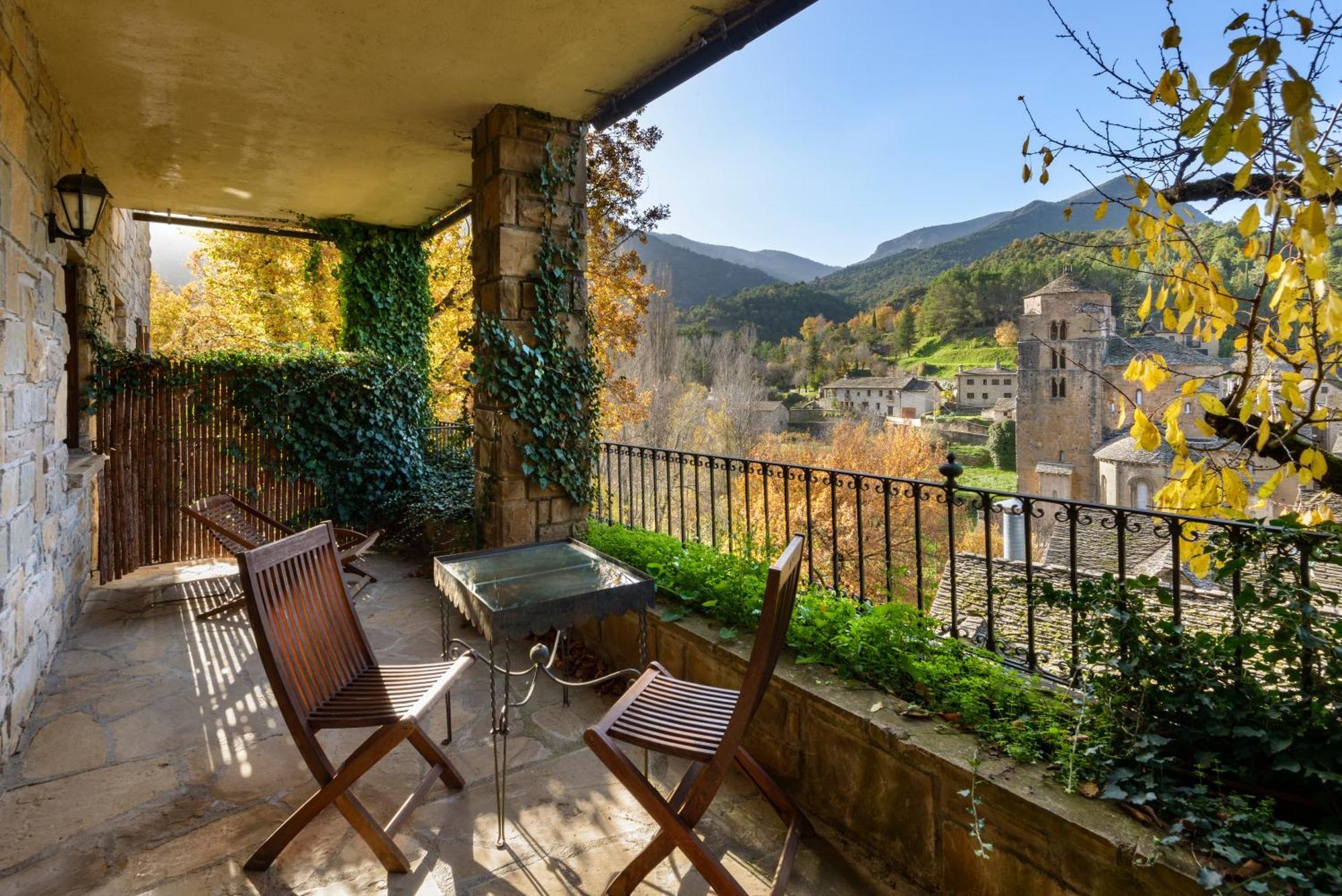Hotel Rural El Mirador De Los Pirineos 산타크루즈드라세로스 외부 사진