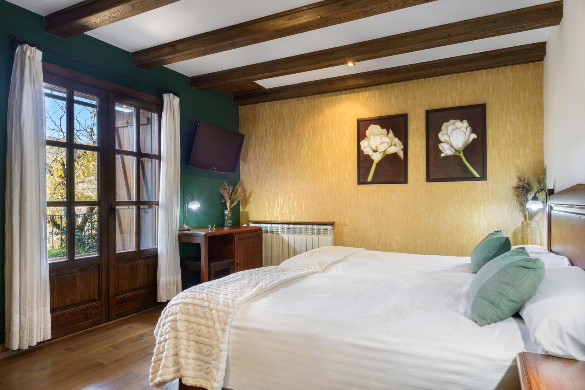 Hotel Rural El Mirador De Los Pirineos 산타크루즈드라세로스 외부 사진