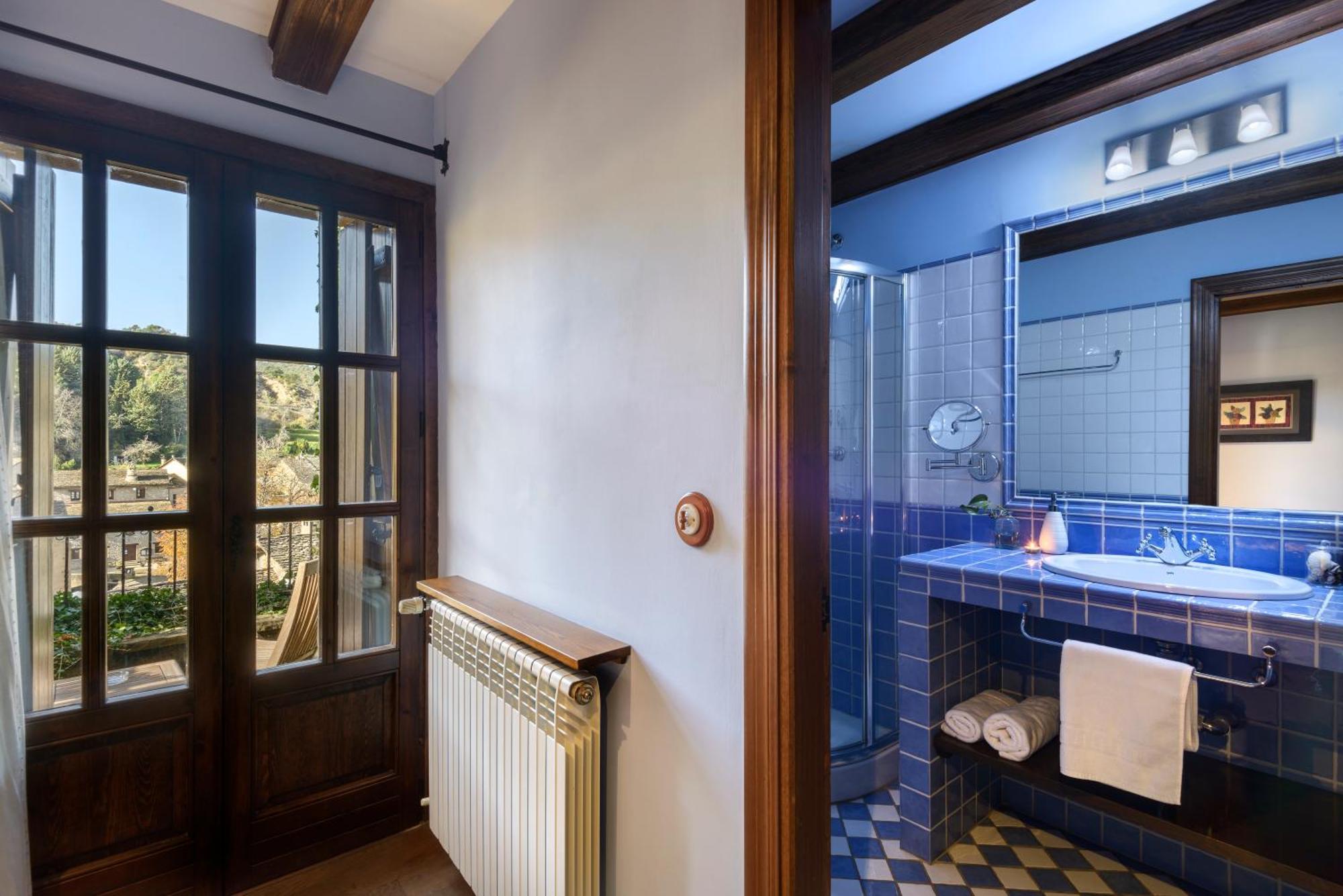 Hotel Rural El Mirador De Los Pirineos 산타크루즈드라세로스 외부 사진