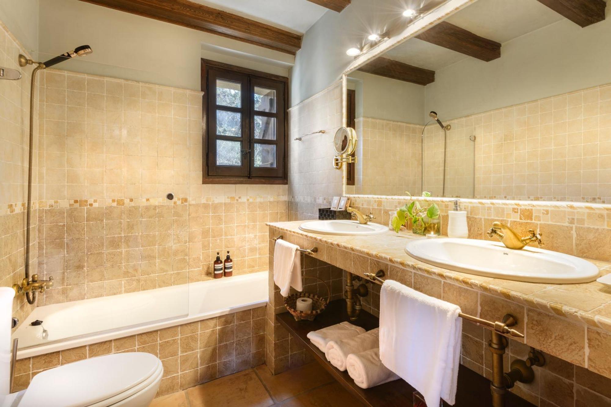 Hotel Rural El Mirador De Los Pirineos 산타크루즈드라세로스 외부 사진