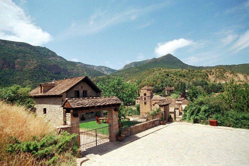 Hotel Rural El Mirador De Los Pirineos 산타크루즈드라세로스 외부 사진