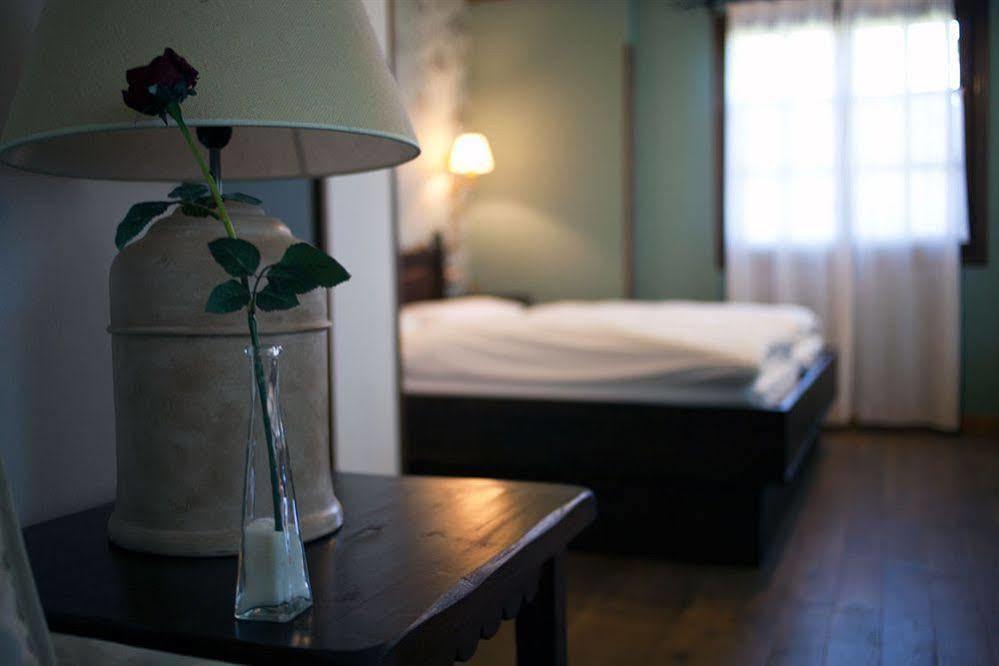 Hotel Rural El Mirador De Los Pirineos 산타크루즈드라세로스 외부 사진